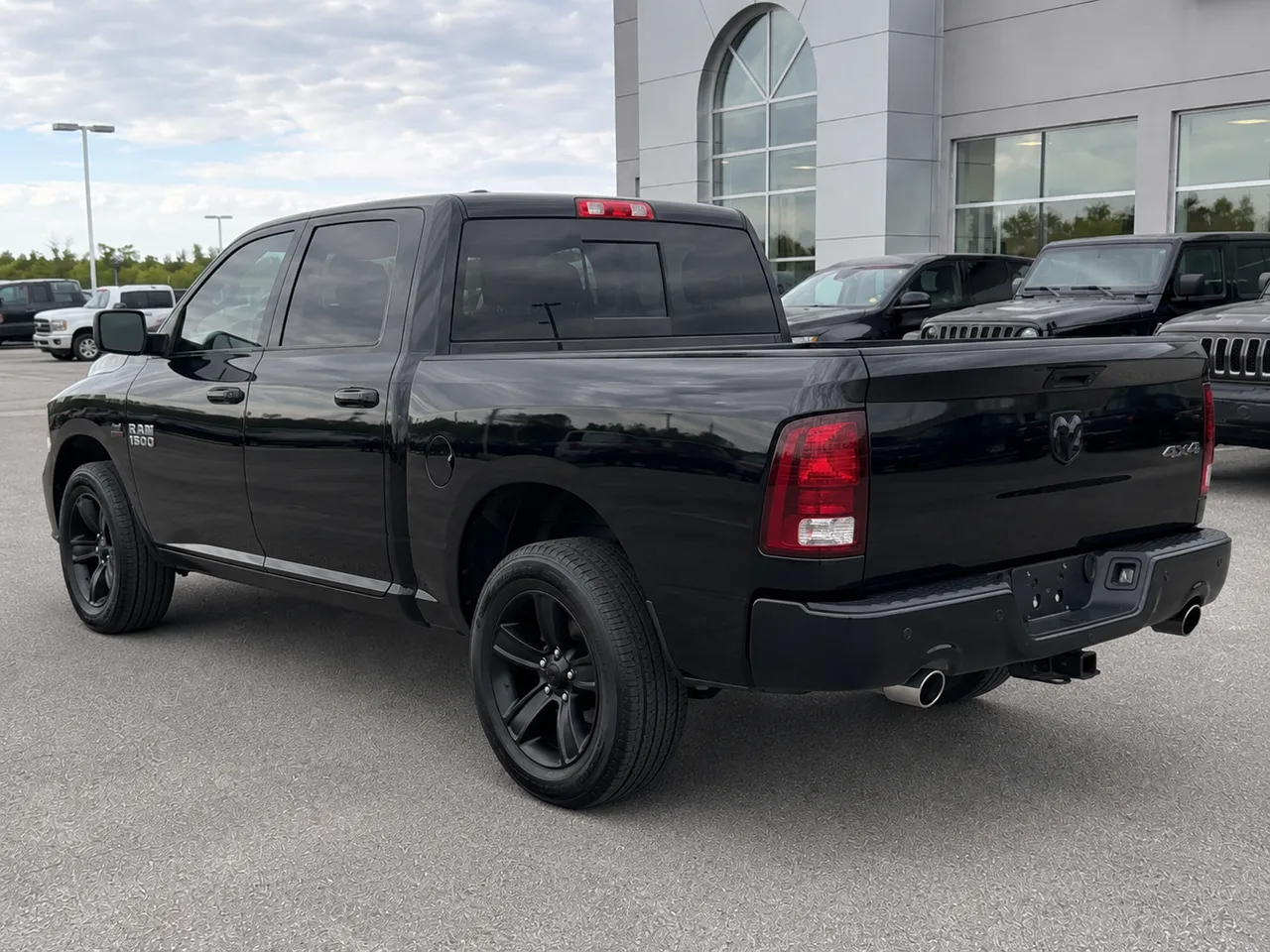 2017 Ram 1500 Sport Crew Cab 4x4 thumbnail 4