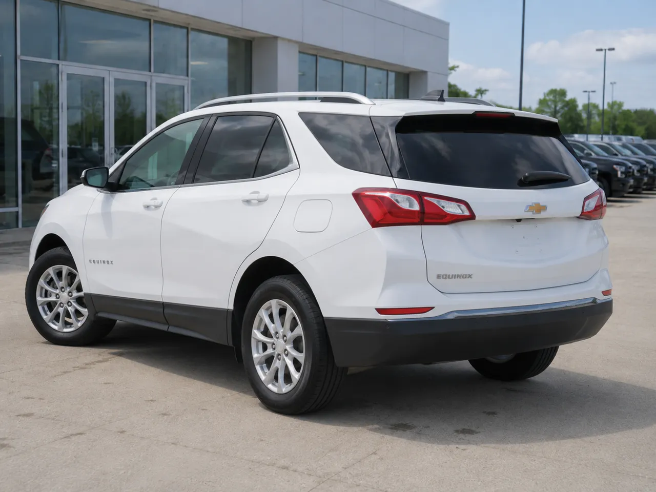 2018 Chevrolet Equinox LT thumbnail 4