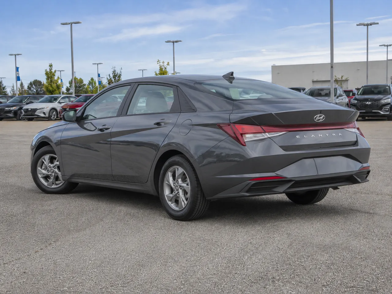 2021 Hyundai Elantra Preferred thumbnail 4