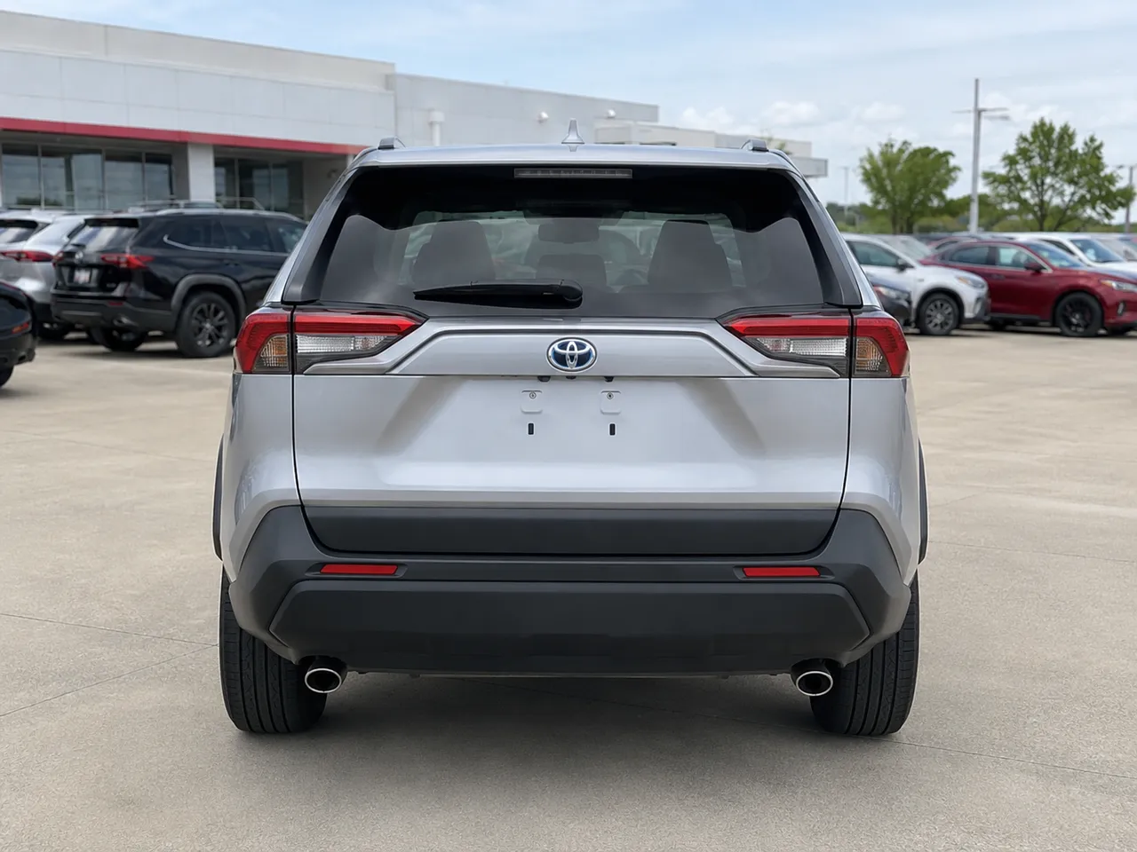 2021 Toyota RAV4 XLE AWD thumbnail 5