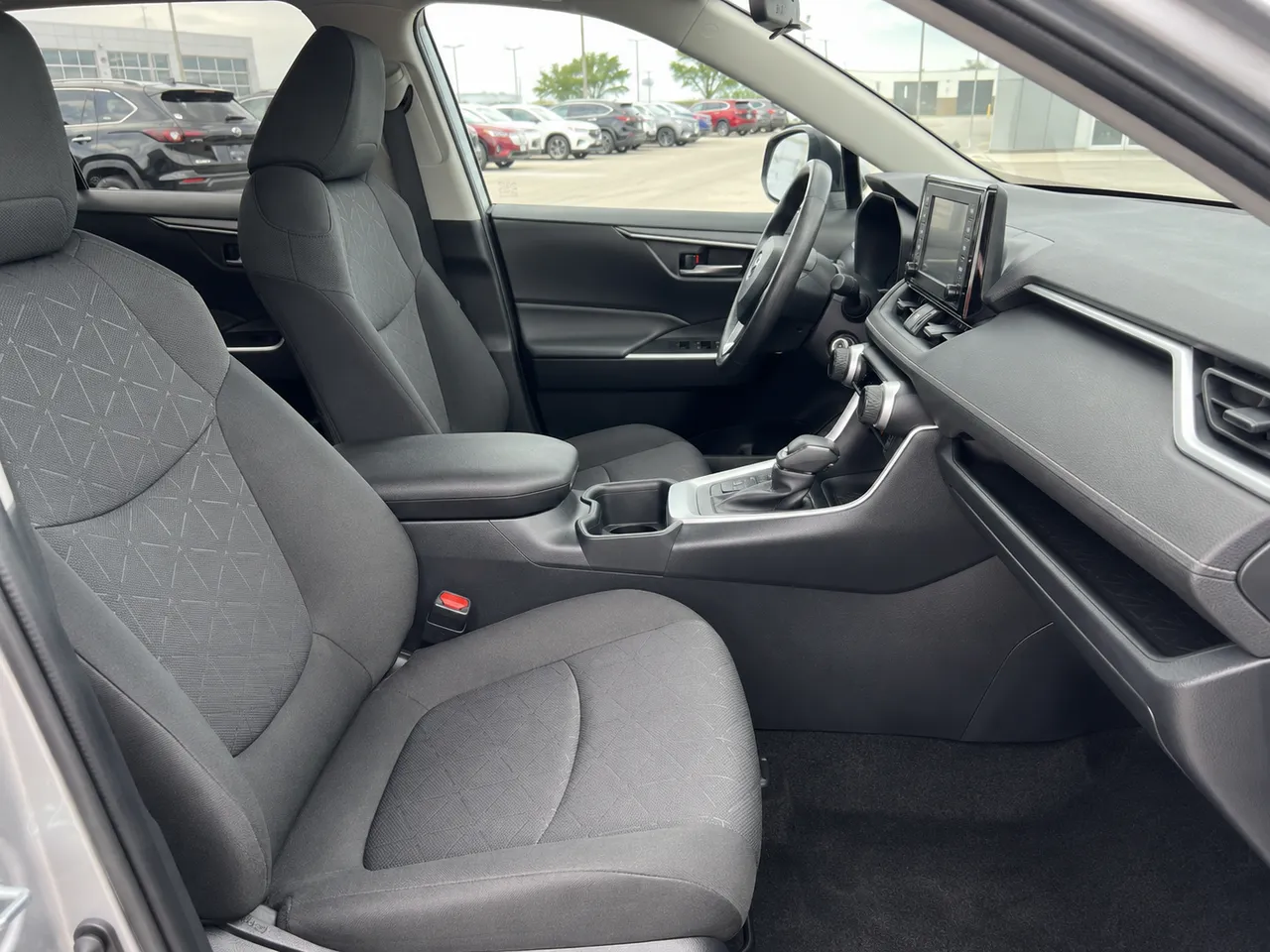 2021 Toyota RAV4 XLE AWD thumbnail 8